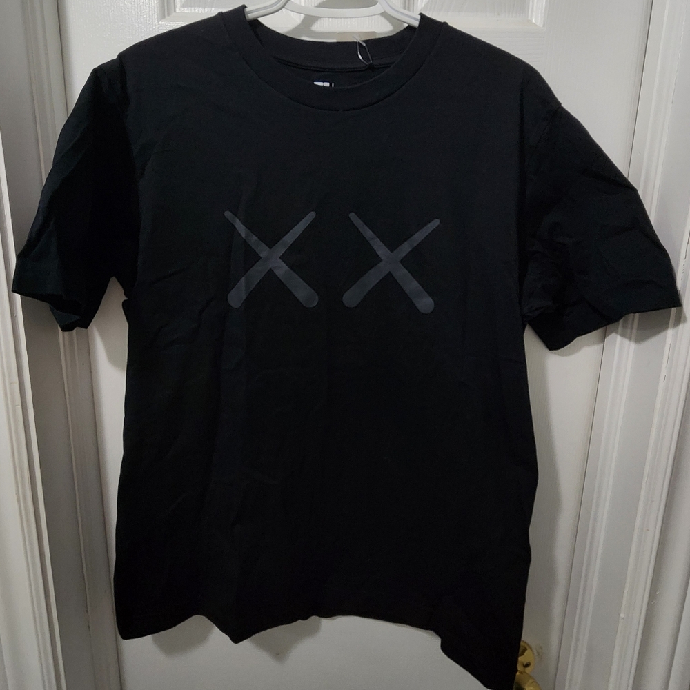Kaws x Uniqlo t-shirt